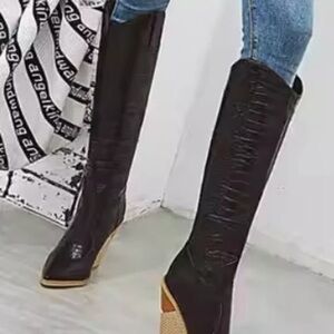Black Knee-High Fashion Boots with Textured Heel